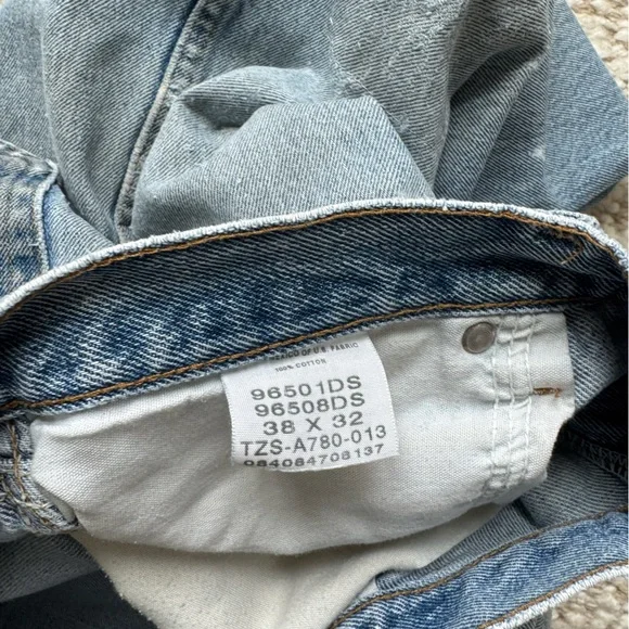 Vintage | Wrangler Distressed Straight-Leg Jeans - Picture 8 of 8